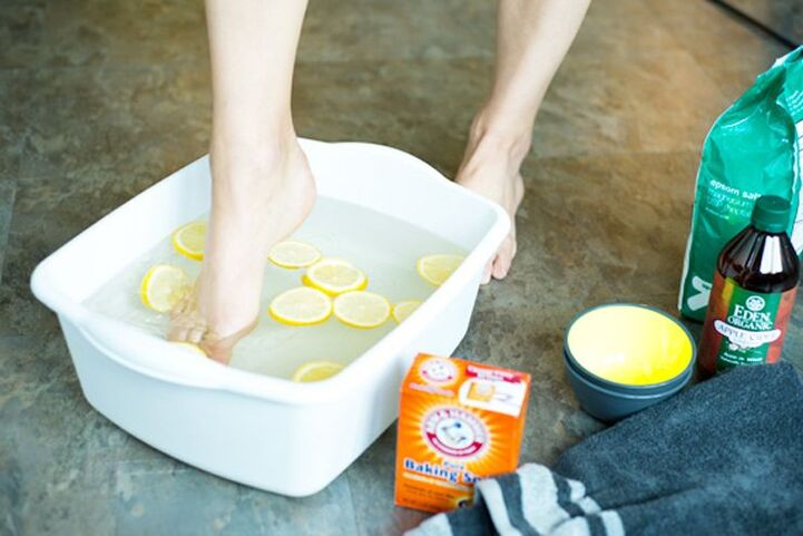 baño de pés con celidonia para fungos nas unhas